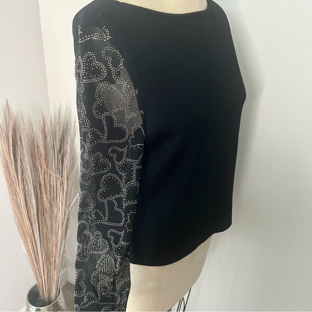 St. John Evening Black Santana Knit Top With Heart Embellished Sleeves Women’s 8